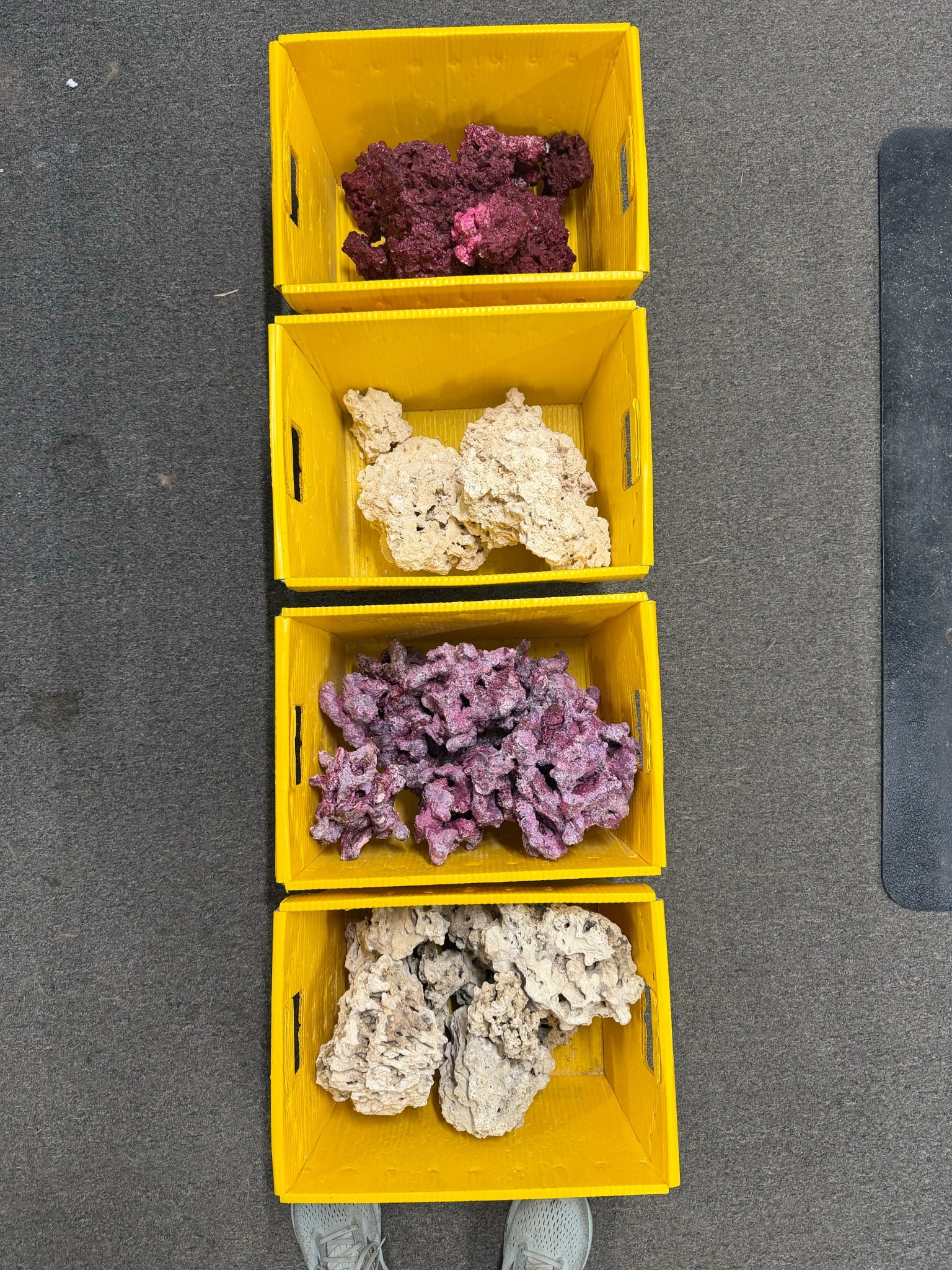 Baskets displaying all aquarium rock types
